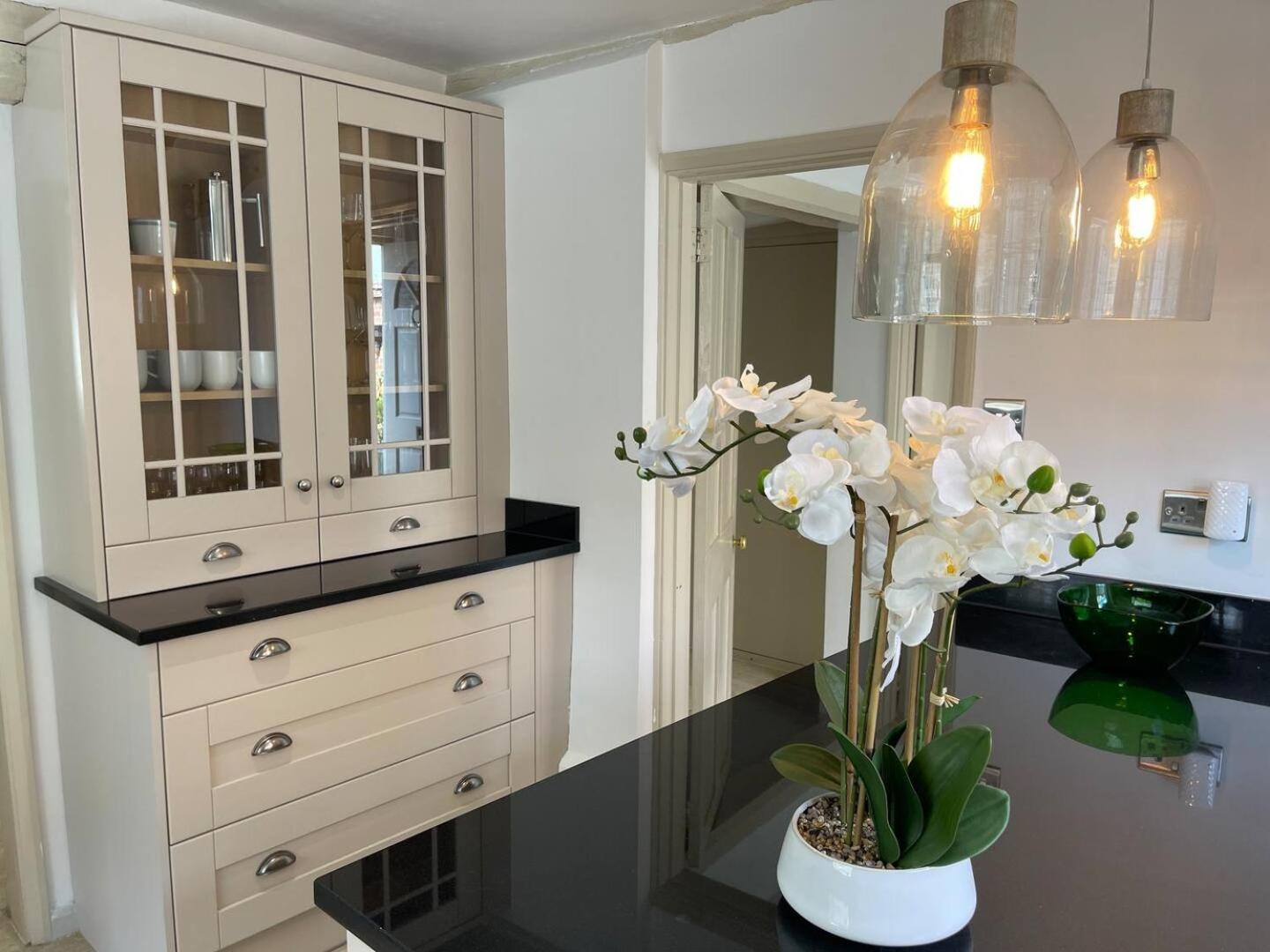 Elegant Oak Beamed House In Pretty Village - Cambridge Homehost Buckden  外观 照片