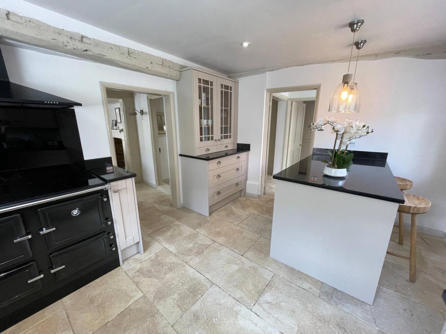 Elegant Oak Beamed House In Pretty Village - Cambridge Homehost Buckden  外观 照片