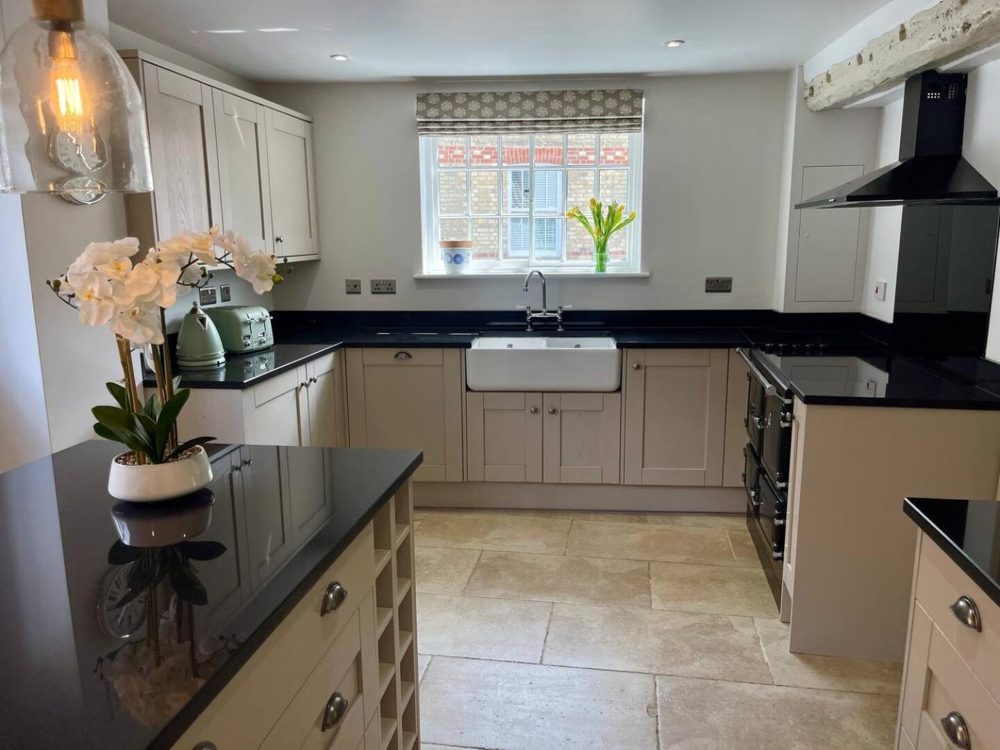 Elegant Oak Beamed House In Pretty Village - Cambridge Homehost Buckden  外观 照片