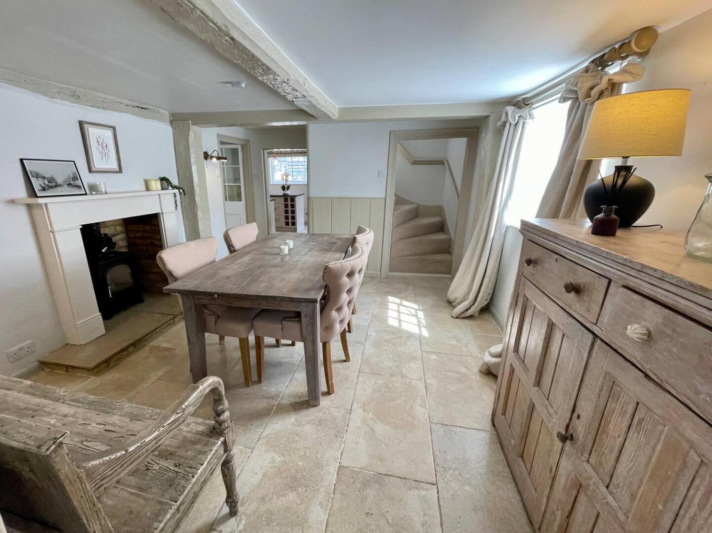Elegant Oak Beamed House In Pretty Village - Cambridge Homehost Buckden  外观 照片