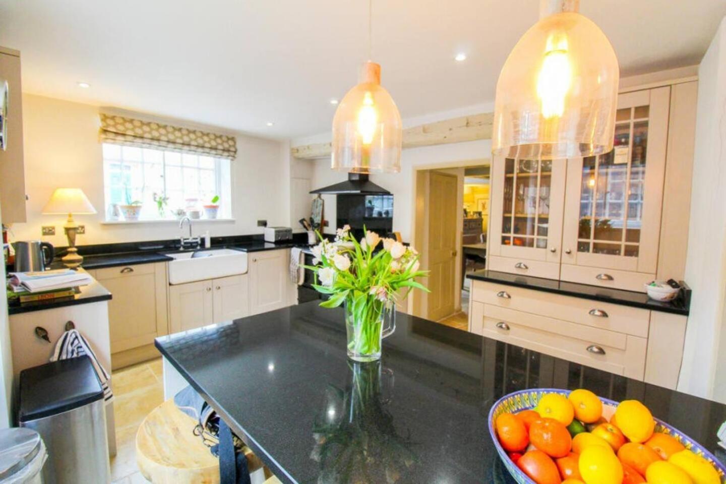 Elegant Oak Beamed House In Pretty Village - Cambridge Homehost Buckden  外观 照片