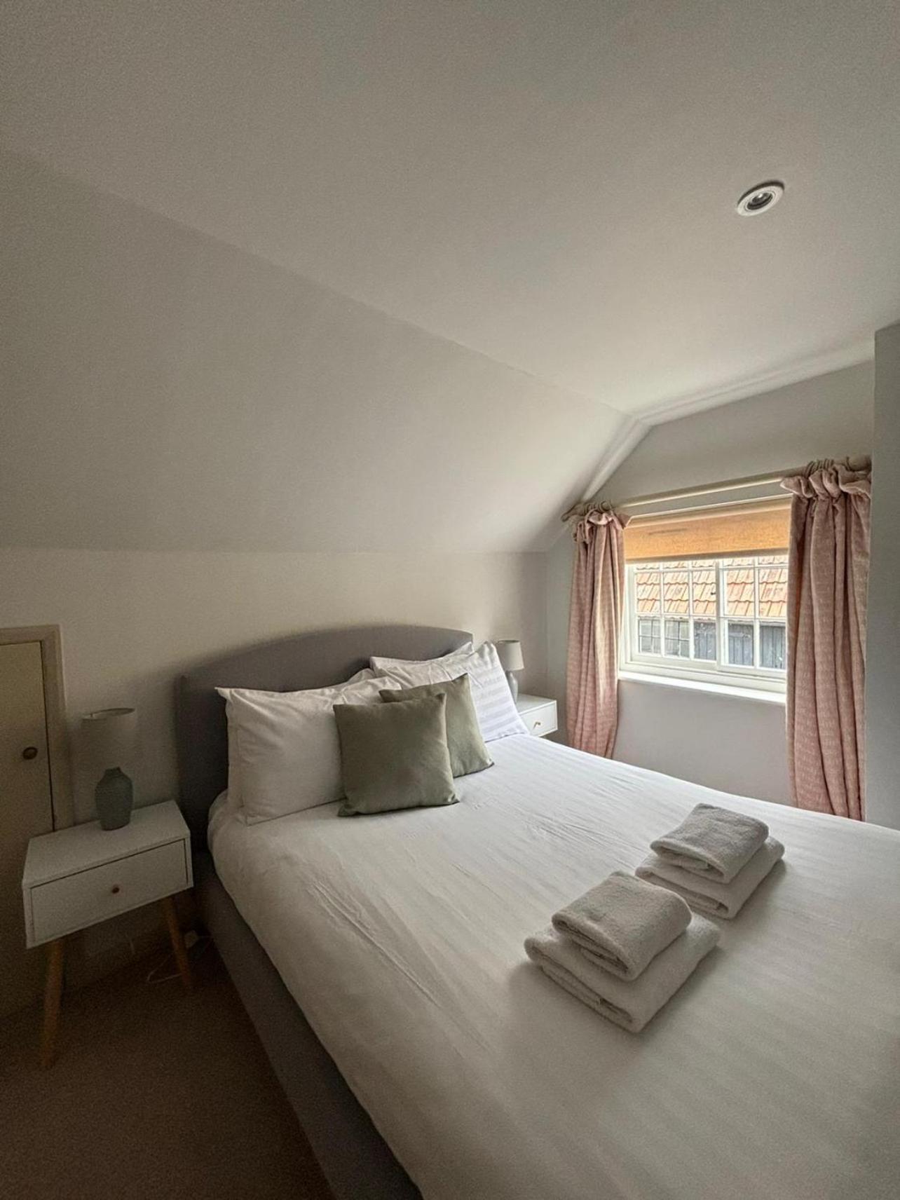 Elegant Oak Beamed House In Pretty Village - Cambridge Homehost Buckden  外观 照片